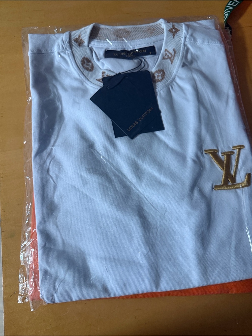 Louis Vuitton White T-Shirt with Gold LV Embroidery and Trim - Picture 4 of 4